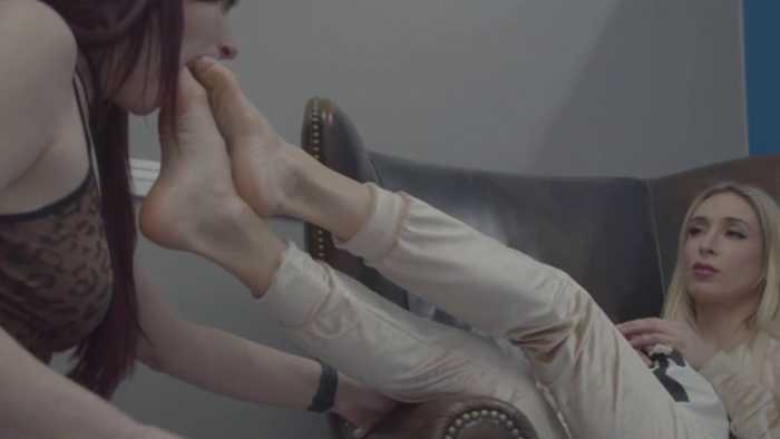 女女-美女诱惑闺蜜做脚奴舔裸足 JS250906~4