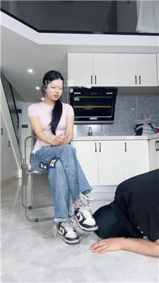 【素人挖掘机】闻舔妹妹的脏鞋白棉袜 JS250914-9