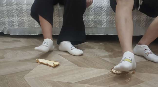 精神小妹慧妈泽妈踩踏食物喂食贱狗 YC-250928-6