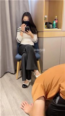 【玥野兔】踩踏喂食-舔闻脏鞋玉足 JS251001-1