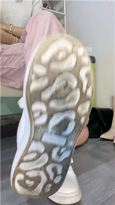 【苒苒】连炸虐乳脏鞋底小白鞋    251002-20