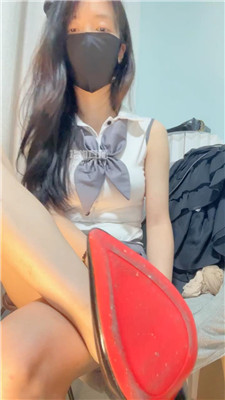 【代】晕机闻空姐脚    251008-39