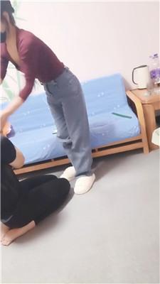 【珍惜女王】毛拖鞋白袜玩贱奴  JS251012-43