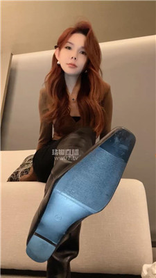 【欣妍】牛仔裤白袜皮靴人格羞辱    251022-20