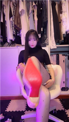 【恩恩】红底高跟斑点黑丝    251120-7