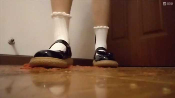 小皮鞋无意识走踩圣女果 JS251222~8